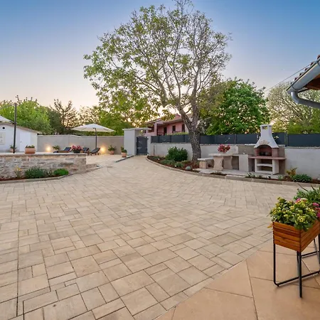 Perini By Istrialux *