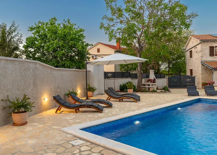 Perini By Istrialux Vila Sajini